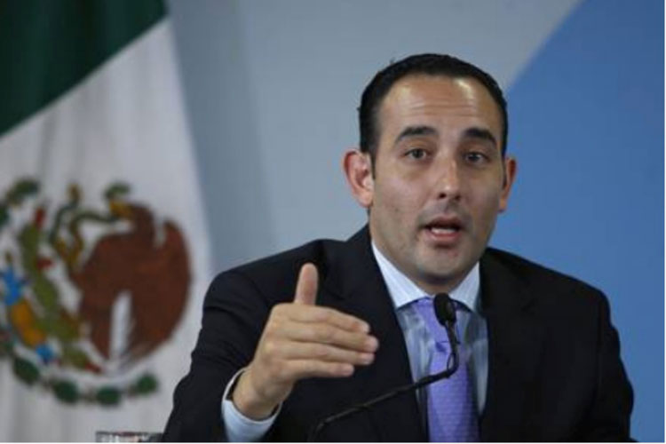 Gil Zuarth se va del Senado; dice que AMLO no es un peligro