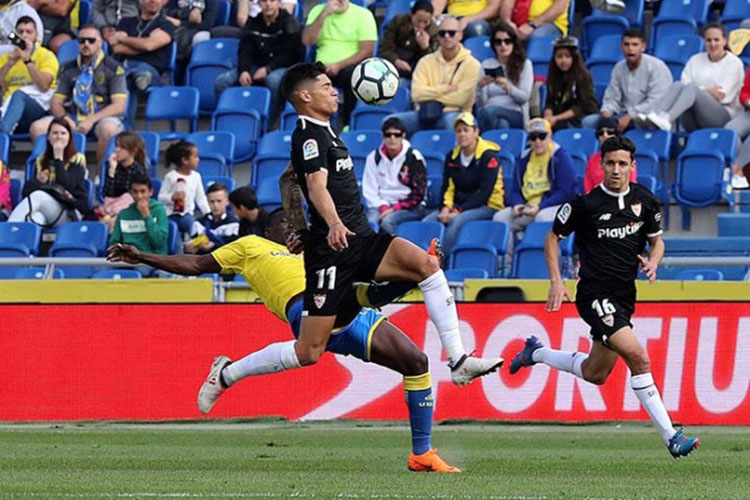 Layún puso en aprietos al Sevilla al provocar penal
