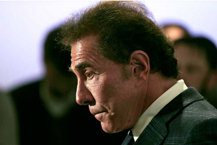 Rey de los casinos en EU deja sus negocios por escándalo de violencia sexual