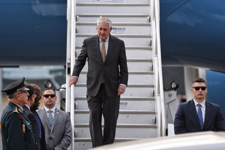 Tillerson no descarta golpe militar contra Maduro