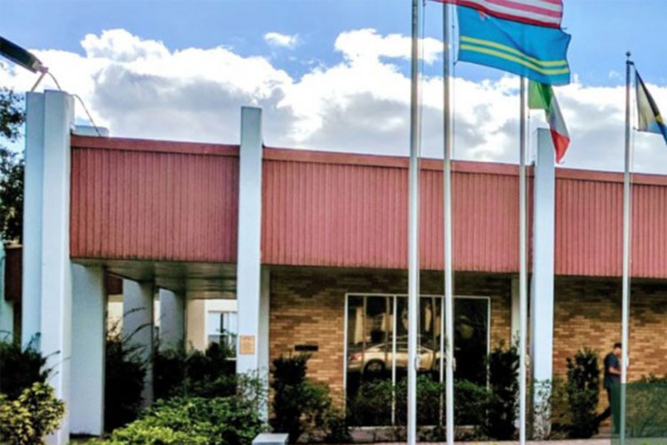 Tras tiroteo permitirán portar armas a profesores universitarios en Florida