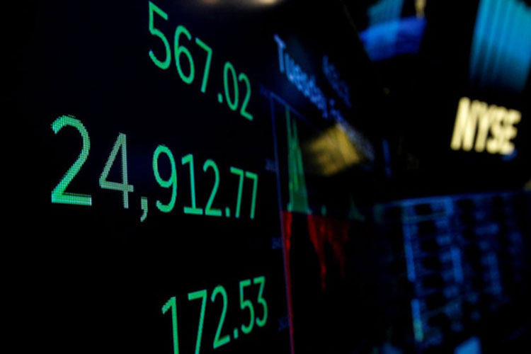Wall Street se hunde más en sesión volátil