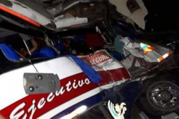 Percance entre autobuses en Ecuador deja 9 muertos y 56 heridos