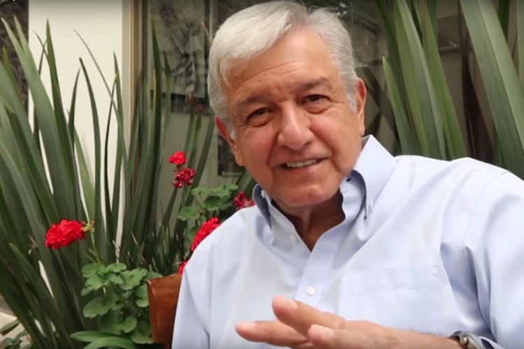 Morena entrega 51 mdp a afectados por sismos: AMLO