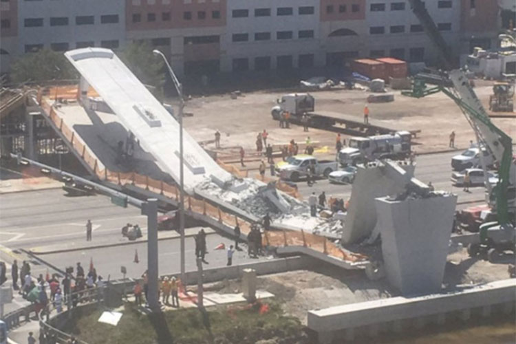 Colapsa puente peatonal en Florida, ‘sepulta’ a 8 autos