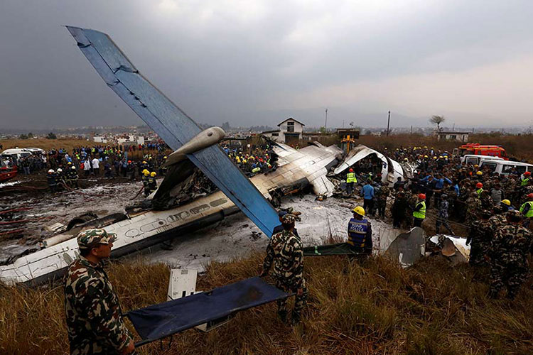 Suman 49 muertos por accidente de avión de Nepal