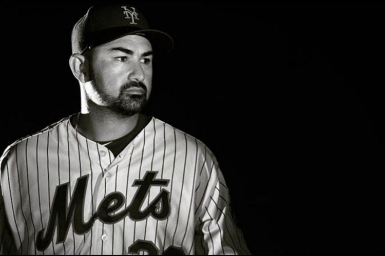 Adrián González analiza retiro tras lesión en la espalda