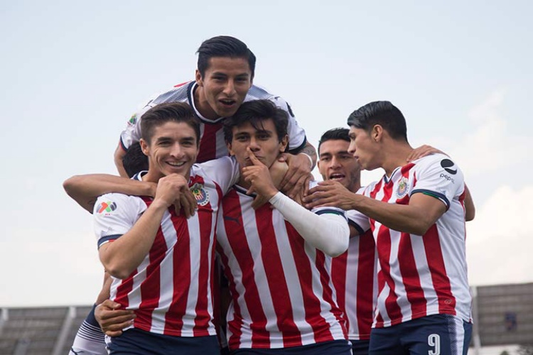 Chivas se reconcilia con la victoria