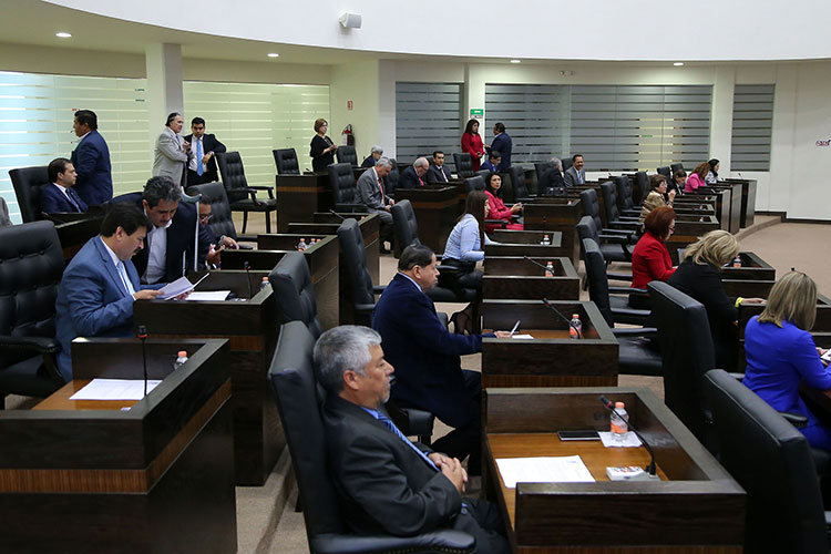 “No somos iguales”, Cabeza de Vaca a interino de NL