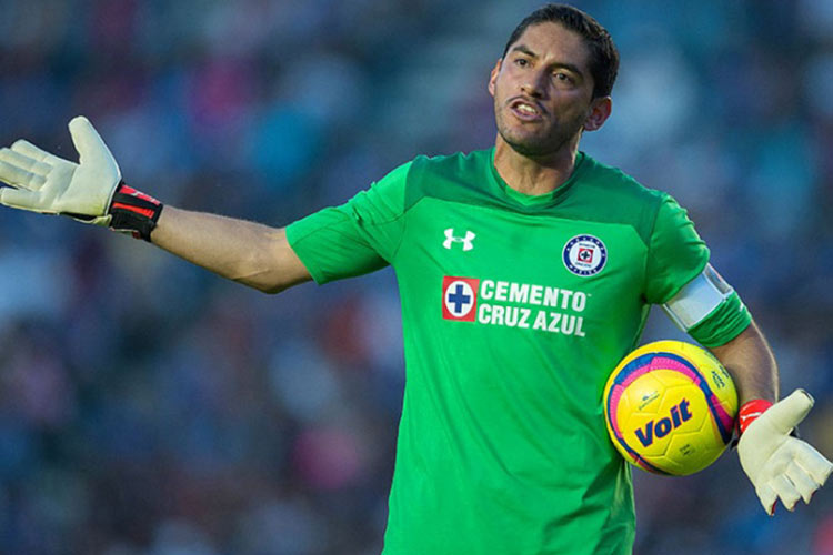 Cruz Azul no ha estado a la altura del América, admite Corona