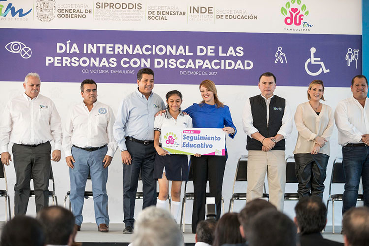 Entrega DIF Tamaulipas becas a estudiantes Sin Límites