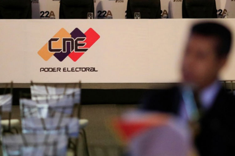 Posponen elección presidencial en Venezuela