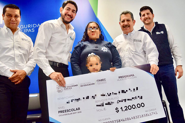Reciben hijos de Policías Estatales segundo pago de becas del ITABEC