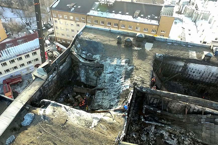 Suman 64 muertos en Siberia por incendio en centro comercial