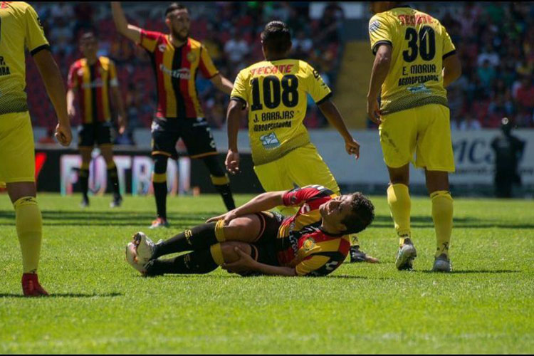 Mora y Vázquez, bajas sensibles para Leones Negros