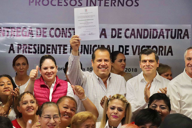 Almaraz recibe constancia como candidato del PRI