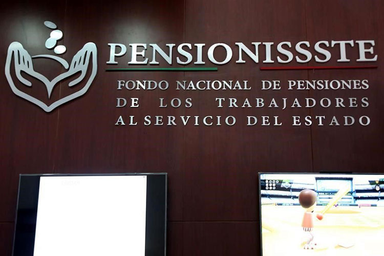 ‘Operan’ manifestación con fuerza pública en Salud