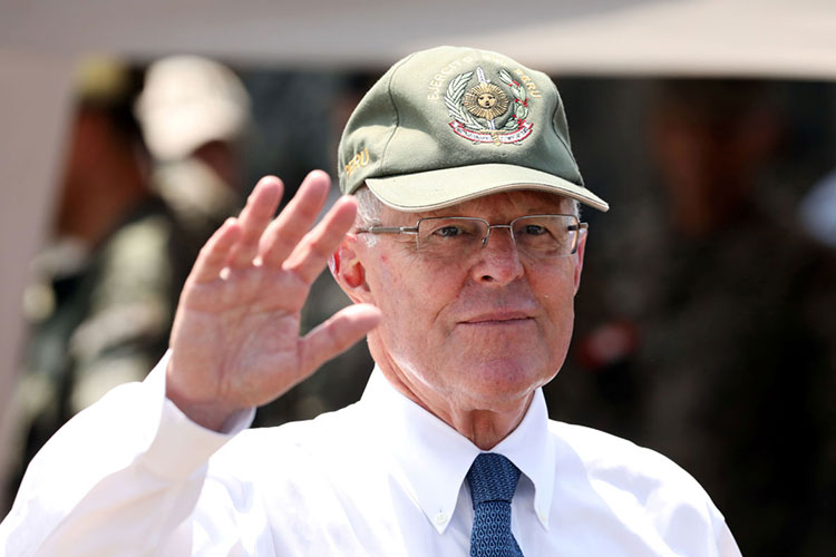 Kuczynski presenta renuncia a Presidencia de Perú