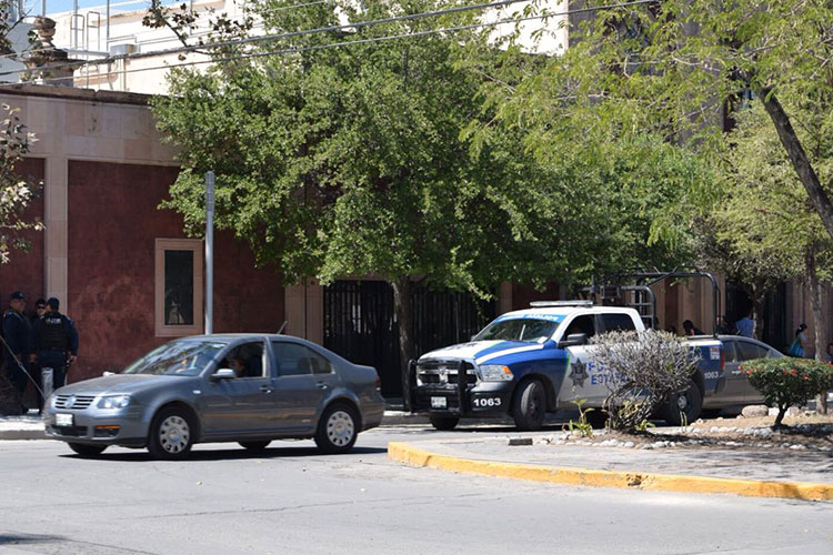 Resguarda Policía Estatal edificio de la Secretaría de Salud