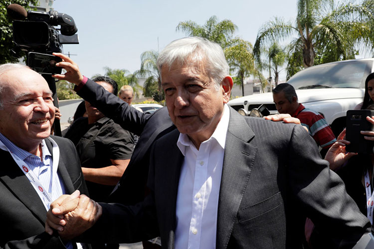 Presenta AMLO a candidatos a gobernadores por la coalición Morena-PT-PES