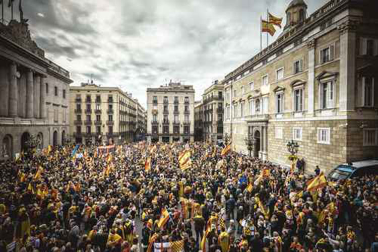 Miles en Barcelona exigen seguir siendo parte de España