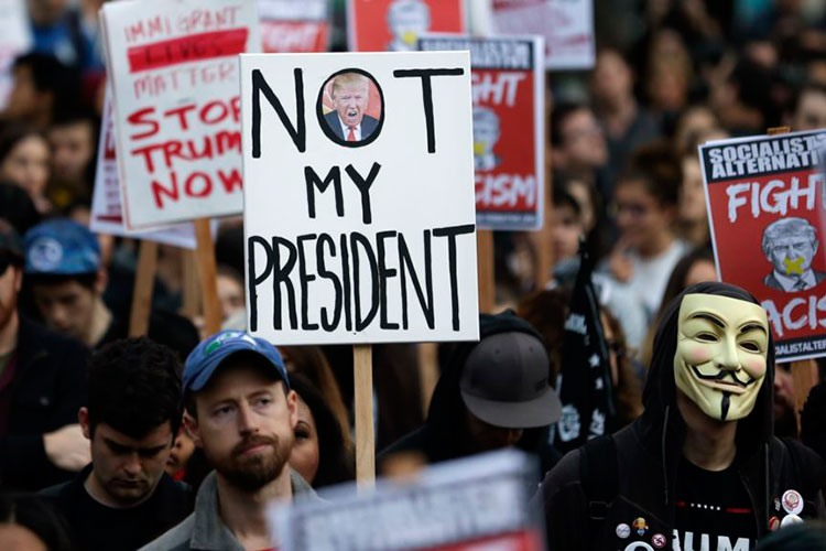 Arrancan protestas en California contra visita de Trump