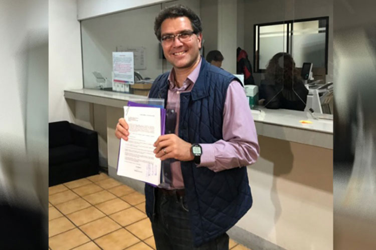 Ríos Piter se registra ante el INE