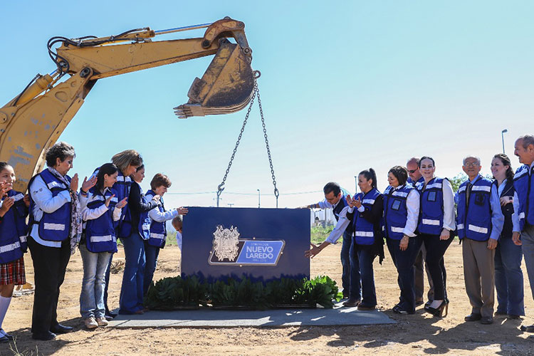 Pone alcalde primera piedra de secundaria al sur de NLD