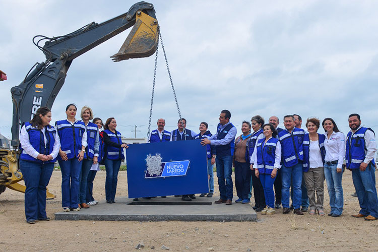 Ponen la primera piedra de la Unidad para Niños con Autismo
