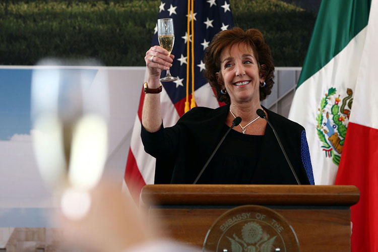 Jacobson dejará en mayo la embajada de EEUU en México