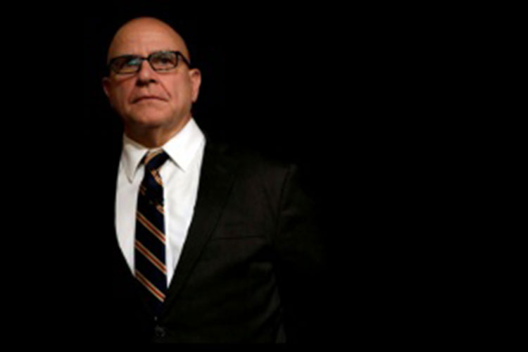 Tiene Trump relevo para puesto de asesor de seguridad nacional