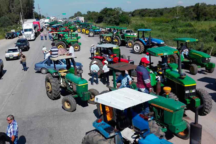 Una Tras Otra O través se pitorrea Egidio de priistas