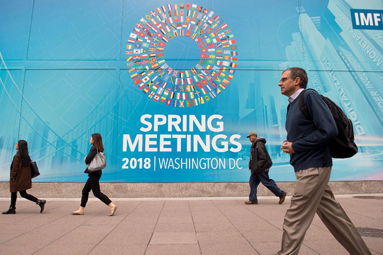 Deuda mundial rompe récord y amenaza la economía: FMI