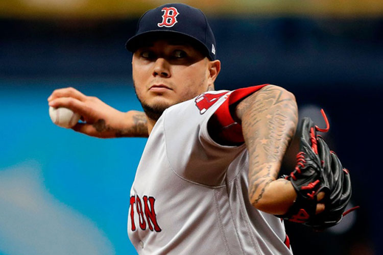 Gran labor de Héctor Velázquez en victoria de Boston