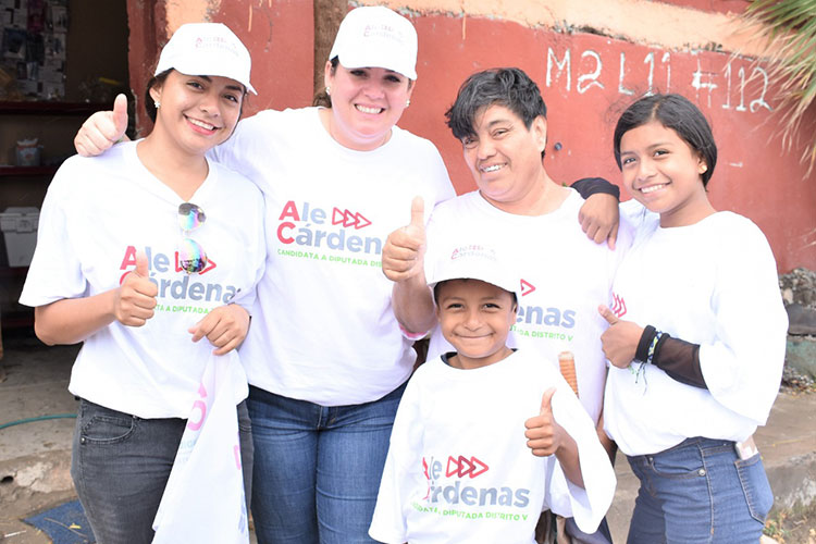 Lleva Ale Cárdenas campaña casa por casa