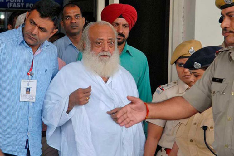 Gurú indio recibe cadena perpetua por violar a menor