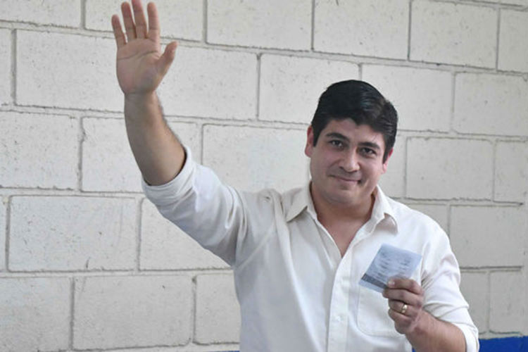 El candidato oficialista Carlos Alvarado triunfa en Costa Rica