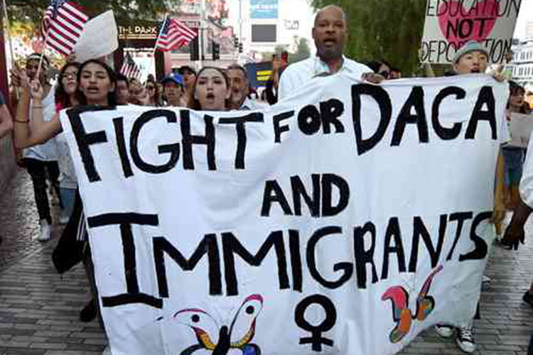 Corte de Arizona prohíbe a colegios becar a jóvenes inmigrantes