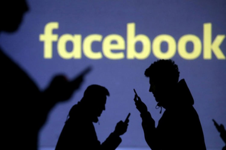 Facebook amplía usuarios a cuyos datos accedió consultora