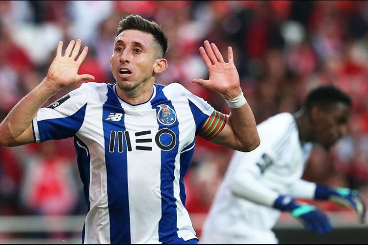Héctor Herrera acapara portadas en Portugal