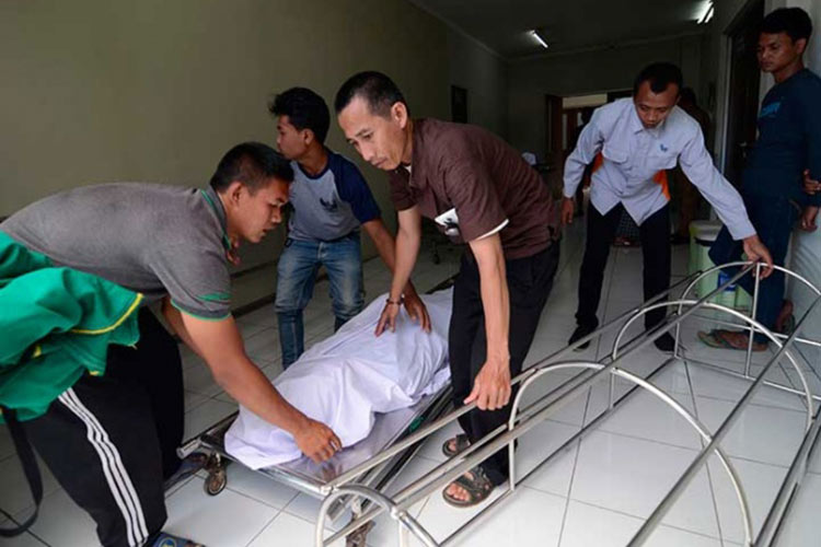 Mueren 68 personas en Indonesia por ingerir alcohol adulterado
