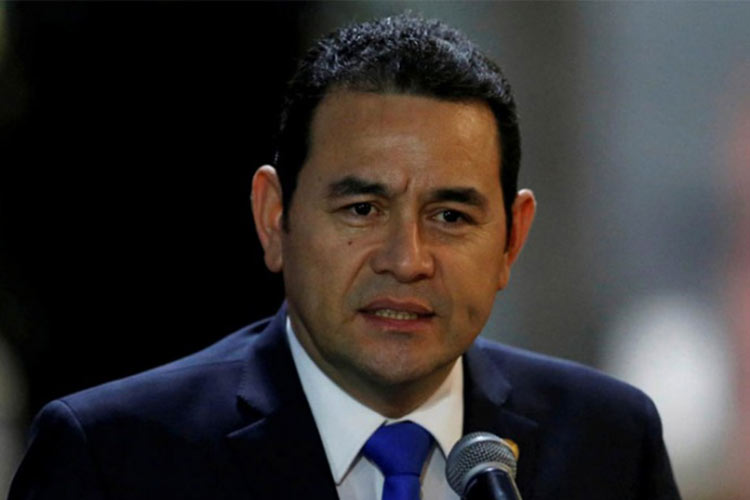 Ordenan a Supremo revaluar fuero a presidente guatemalteco