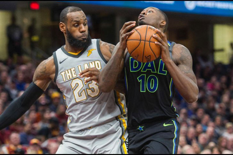 LeBron pasa apuros en victoria de los Cavaliers