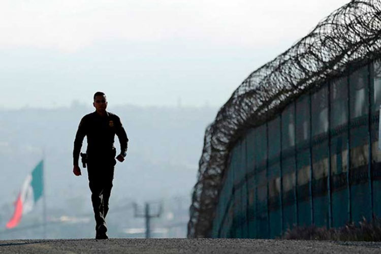 Corte Suprema de EU limita deportación de inmigrantes con antecedentes