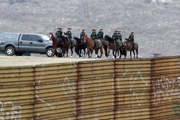 Proyecta Trump militarizar la frontera con México
