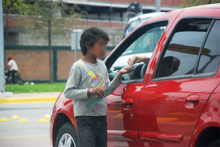 Podrán detener en Victoria a quien obligue a niños pedir limosna