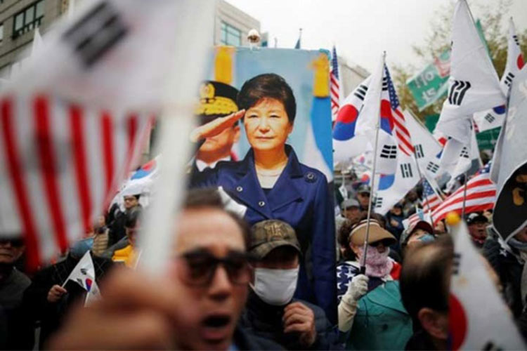 Expresidenta de Corea recibe 24 años de cárcel por corrupción