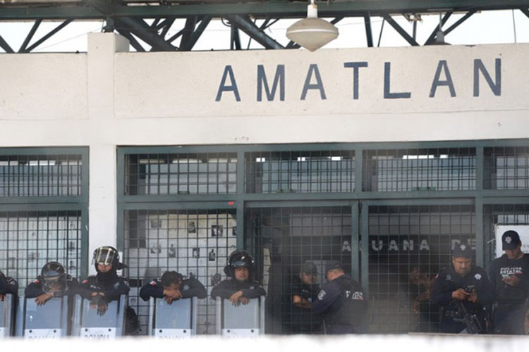 Dan 6 meses de cárcel a exdirector de penal por muerte de policías y reos