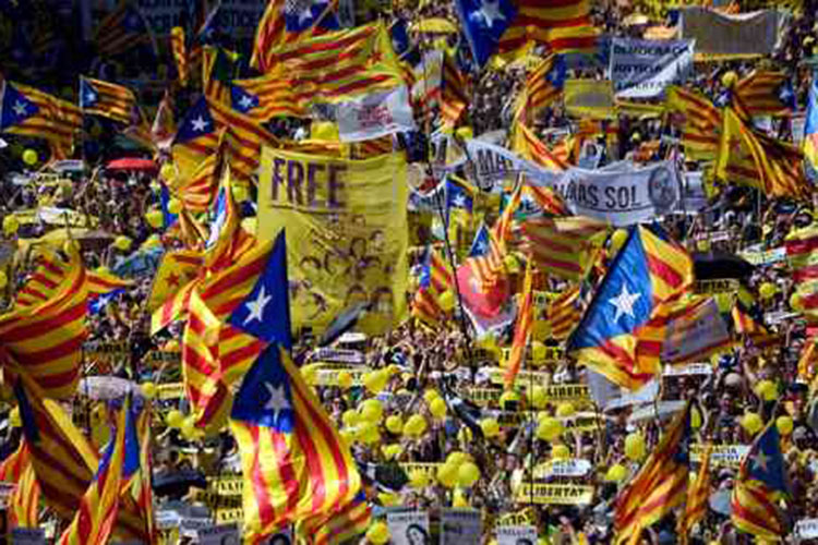 Exigen en Cataluña liberar a presos políticos