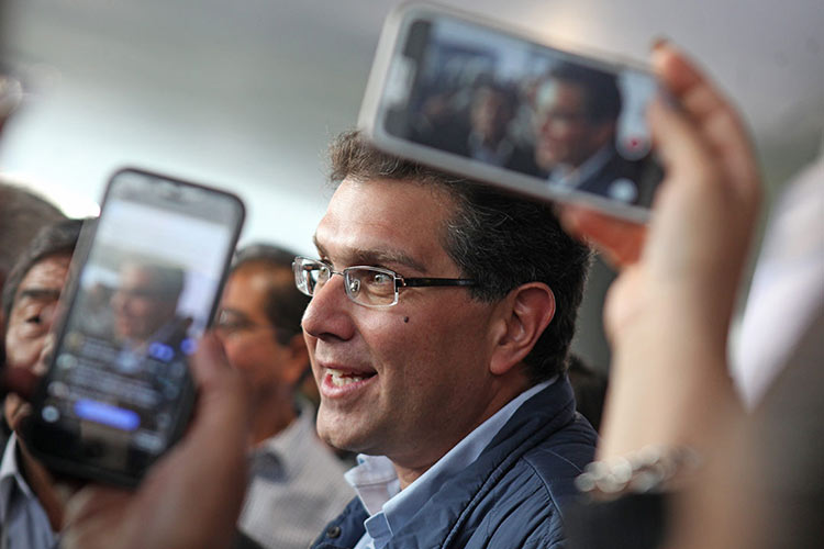 Y emplaza al INE a reponer derecho de audiencia y revisar apoyos a Ríos Piter